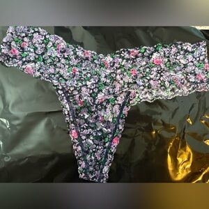 💦 Sexy Victorias Secret lace & cotton thong panty used